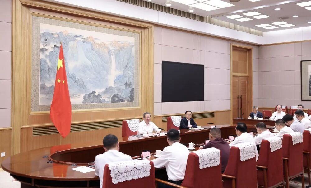 年中经济形势座谈会信息量很大,8位座上宾是什么来头